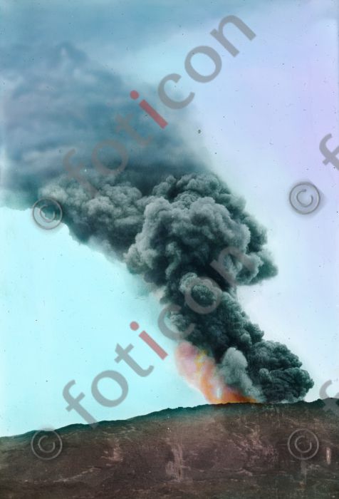 Rauchsäule eines Vulkanausbruchs | Smoke column from a volcanic eruption (simon-vulkanismus-359-025.jpg)